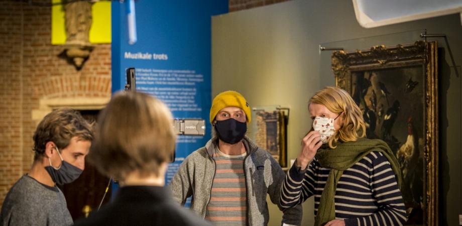 Balder Dendievel in de hal op het gelijkvloers van het Vleeshuis